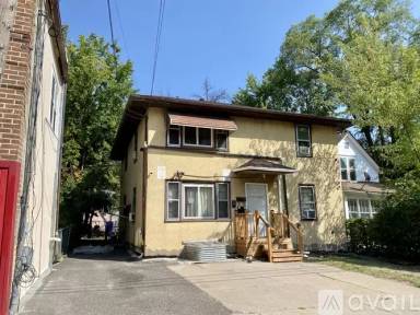 Main picture of 1194 Forest St