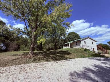 Main picture of 2462 Lahmeyer Rd