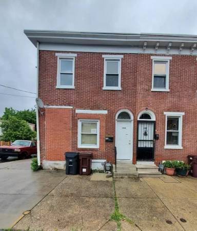 Main picture of 102 S Franklin St