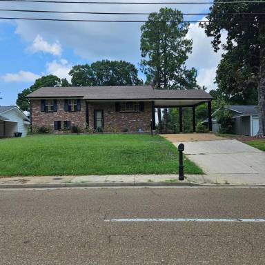Main picture of 840 W Shelby Dr