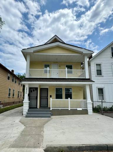 Main picture of 1615 E 47th St