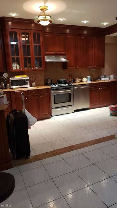 Main picture of 1860 W 8th St