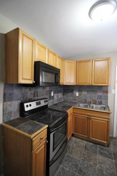 Main picture of 894 N 46th St