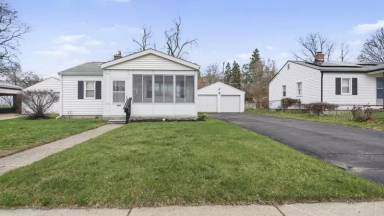 Main picture of 1065 E Cross St