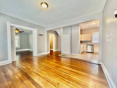 Main picture of 3737 Central St