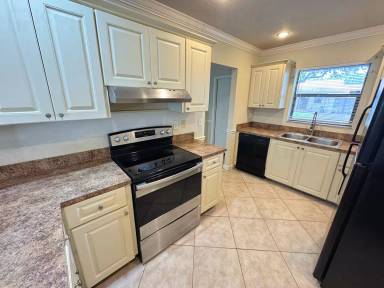 Main picture of 6633 N Parkway Dr