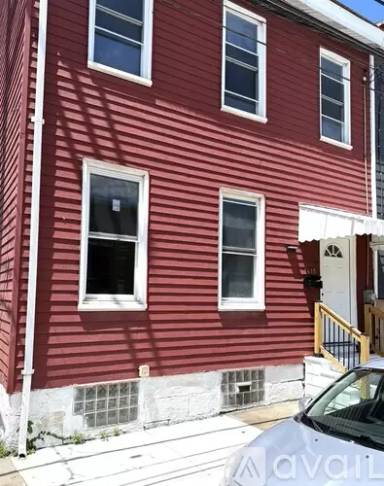 Main picture of 1615 Manhattan St