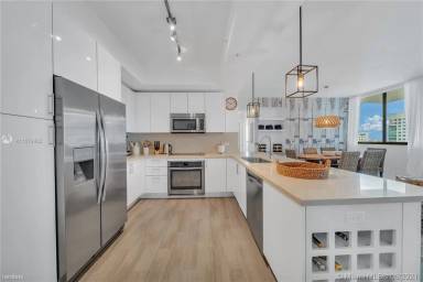 Main picture of Nine At Mary Brickell Village