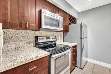 Main picture of 2405 NW 33rd St