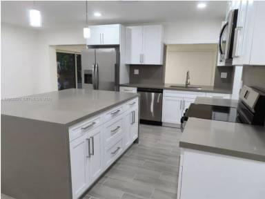 Main picture of 1030 SW 96th Ave