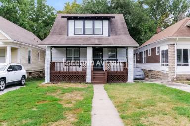 Main picture of 3023 E 27th St