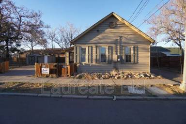 Main picture of 2417 E 47th Ave