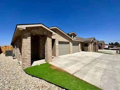 Main picture of 2003 Aberdeen Ave