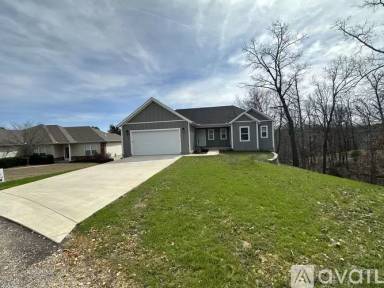 Main picture of 7 Hoyer Ln