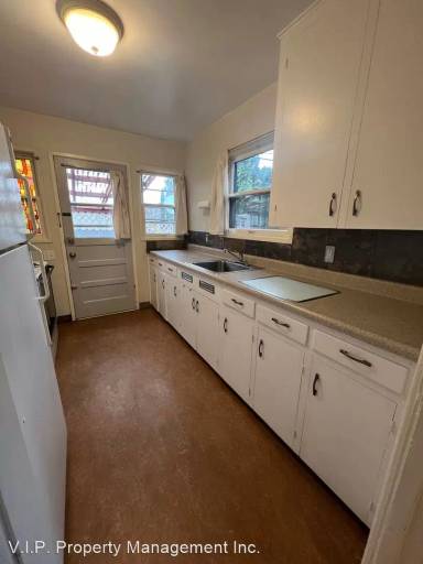 Main picture of 4005 SE Cesar E Chavez Blvd