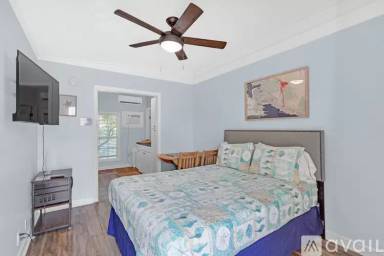 Main picture of 107 4th Ave