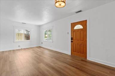 Main picture of 541 E Ellis Ave