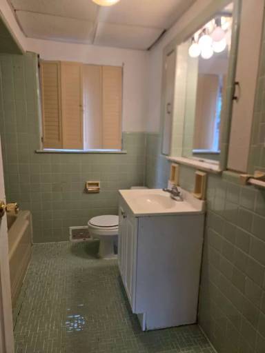 Main picture of 1400 Center Ave
