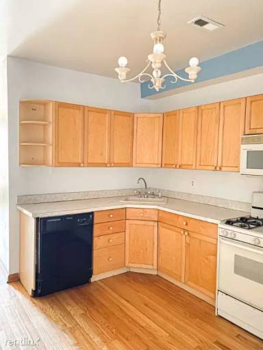 Main picture of 2255 W Fullerton Ave