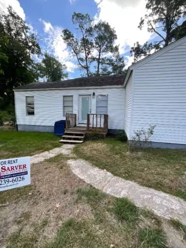 Main picture of 901 Dennis Ave