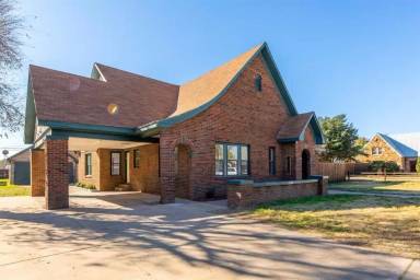 Main picture of 2215 18th St