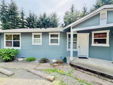 Main picture of 1574 NE Park View Dr