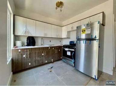 Main picture of 40 Johnston Ave