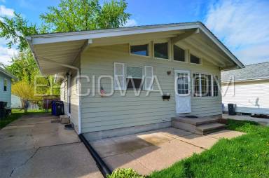 Main picture of 505 41st St NE