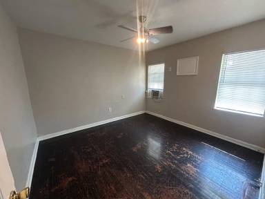 Main picture of 1702 West Ave