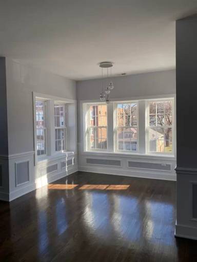 Main picture of 5558 W Congress Pkwy