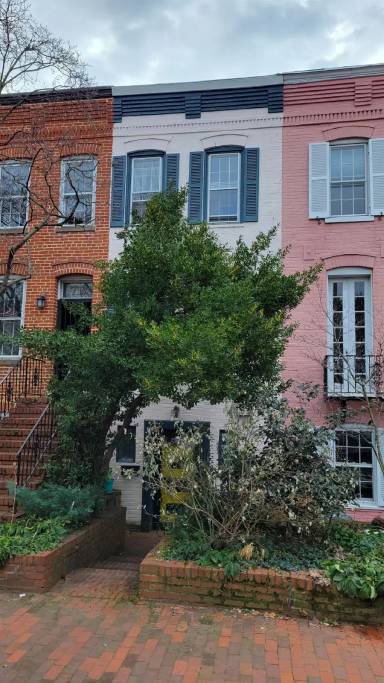 Main picture of 715 A St NE
