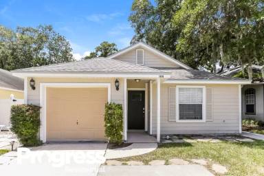 Main picture of 3030 Caroline Crest Dr E