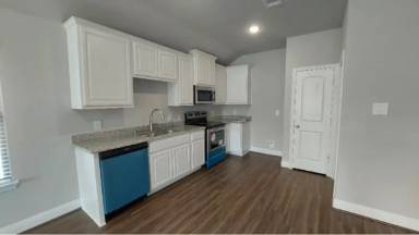 Main picture of 1405 Waverley Dr