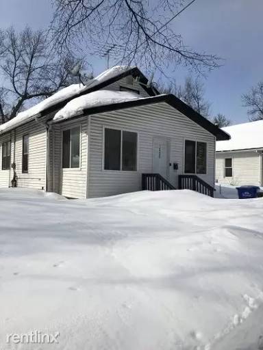 Main picture of 1026 University Dr N