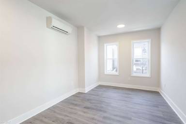 Main picture of 1235 W Huntingdon St