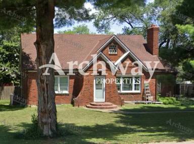 Main picture of 10816 W 67th St