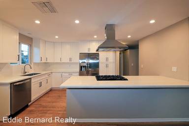 Main picture of 5852 Babbitt Ave