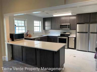 Main picture of 705 S Davis Dr