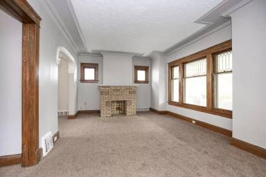 Main picture of 15401 Grovewood Ave