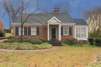 Main picture of 213 Lafayette Rd