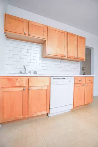 Main picture of 4909 N Glenwood Ave