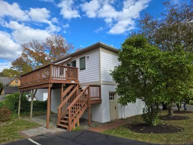 Main picture of 106 E Court St