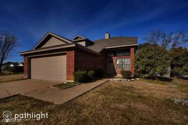 Main picture of 814 Forest Oaks Dr