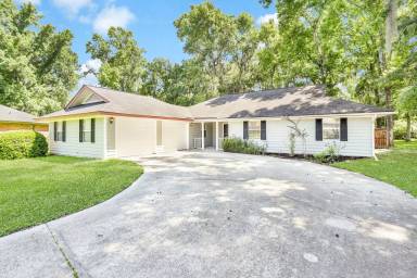 Main picture of 8 N Nicholson Cir