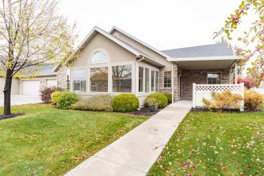 Main picture of 318 E 2230 N