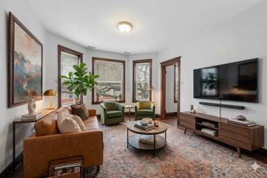 Main picture of 879 N Richmond St