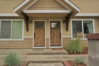 Main picture of 305 6th Ave SE