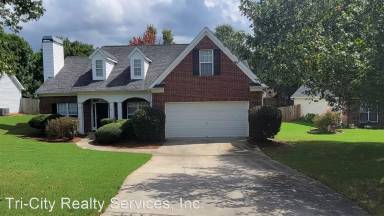 Main picture of 77 Pine Cres