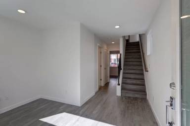 Main picture of 1330 E Spring St