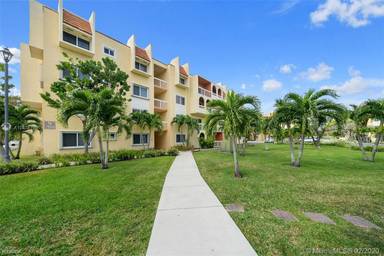 Main picture of 7915 Camino Real